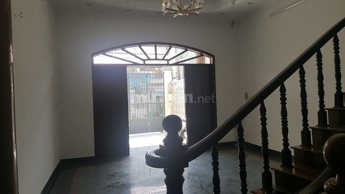 Bán nhà mặt tiền đường Ngô Quyền