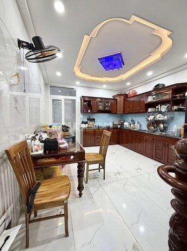 NHÀ PHỐ LIỀN KỀ TẠ QUANG BỬU QUẬN 8 SÁT Q5 - DT 60M2 5 TẦNG LUNG LINH