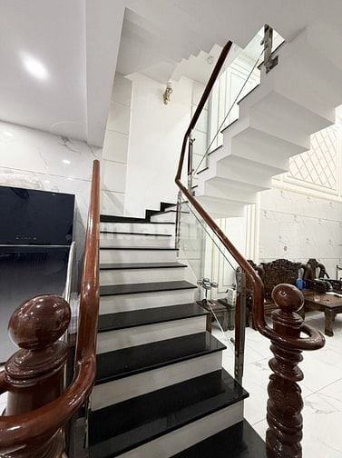 NHÀ PHỐ LIỀN KỀ TẠ QUANG BỬU QUẬN 8 SÁT Q5 - DT 60M2 5 TẦNG LUNG LINH
