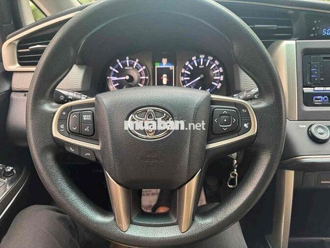 Toyota Innova 2.0V số tự động sản xuất 2017