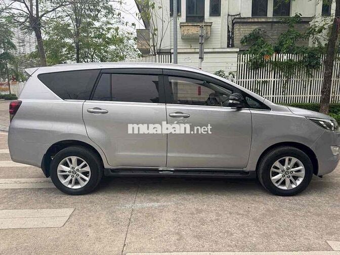 Toyota Innova 2.0V số tự động sản xuất 2017