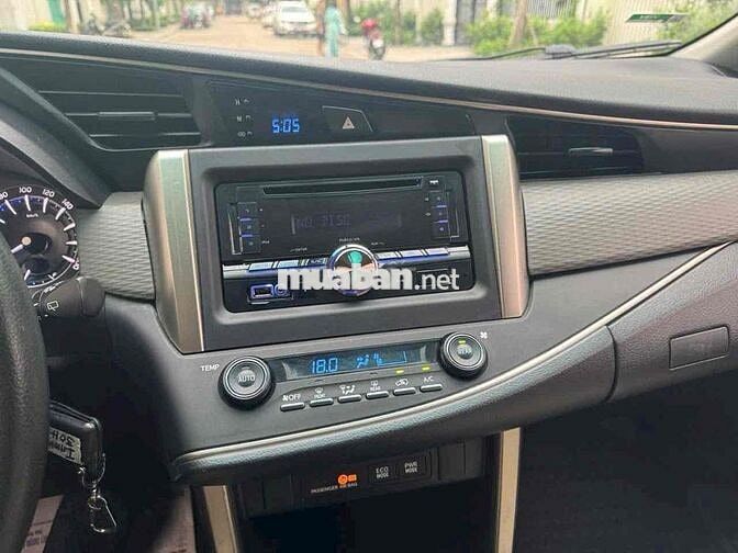 Toyota Innova 2.0V số tự động sản xuất 2017