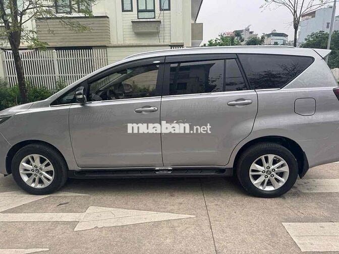 Toyota Innova 2.0V số tự động sản xuất 2017