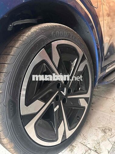 VinFast VF9 2024 Plus - 100 km