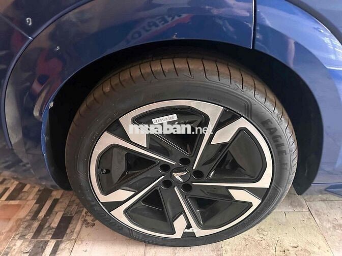 VinFast VF9 2024 Plus - 100 km