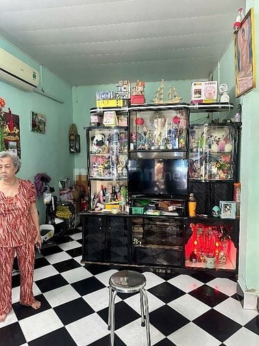 Cách Mặt tiền Sư Vạn Hạnh 20m,Góc,có sân rộng,Thích hợp xây mới 