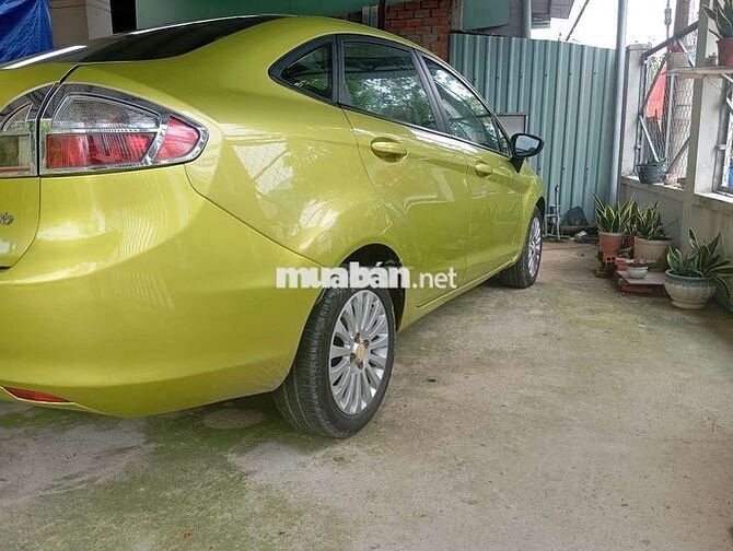 Ford Fiesta 2013 1.6 AT Hatchback - 100000 km