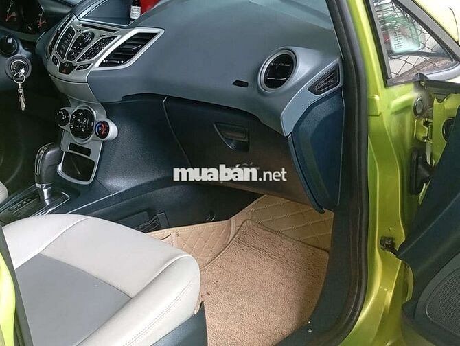 Ford Fiesta 2013 1.6 AT Hatchback - 100000 km