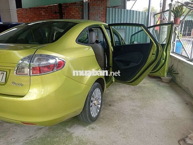Ford Fiesta 2013 1.6 AT Hatchback - 100000 km
