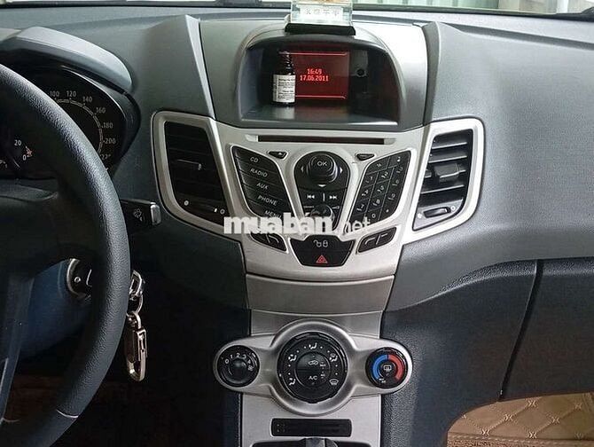 Ford Fiesta 2013 1.6 AT Hatchback - 100000 km