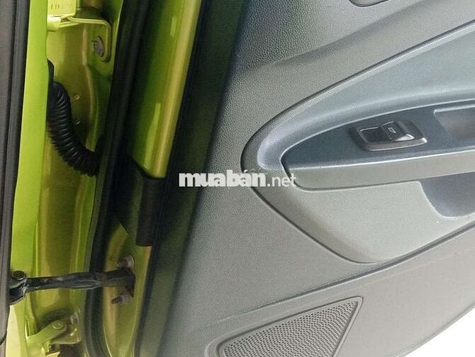 Ford Fiesta 2013 1.6 AT Hatchback - 100000 km
