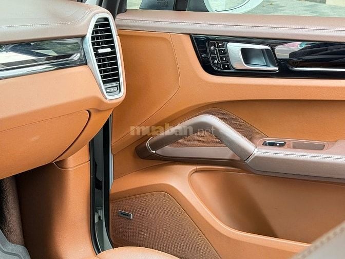 Bán Porsche Cayenne • Odo : 30.000 mls • Sản xuất : 2021 - xe hoàn hảo
