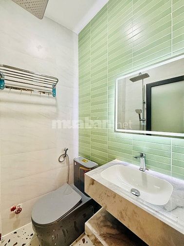 Kẹt vốn bán nhà hẻm ô tô giá 2,33 tỷ. Đường 18, HBC, Thủ Đức. Sổ sẵn
