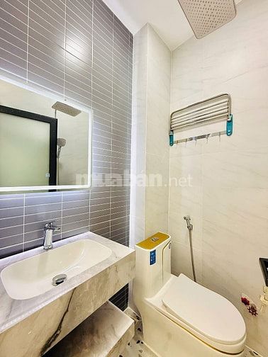 Kẹt vốn bán nhà hẻm ô tô giá 2,33 tỷ. Đường 18, HBC, Thủ Đức. Sổ sẵn