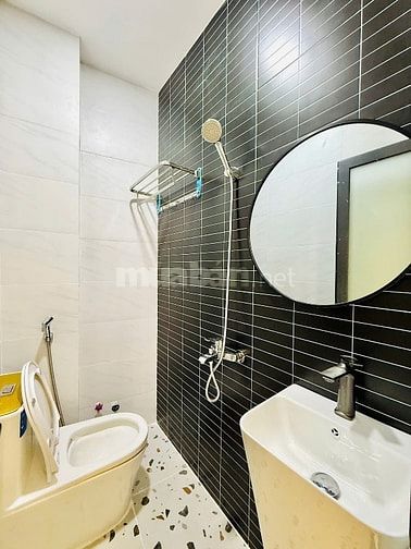 Kẹt vốn bán nhà hẻm ô tô giá 2,33 tỷ. Đường 18, HBC, Thủ Đức. Sổ sẵn