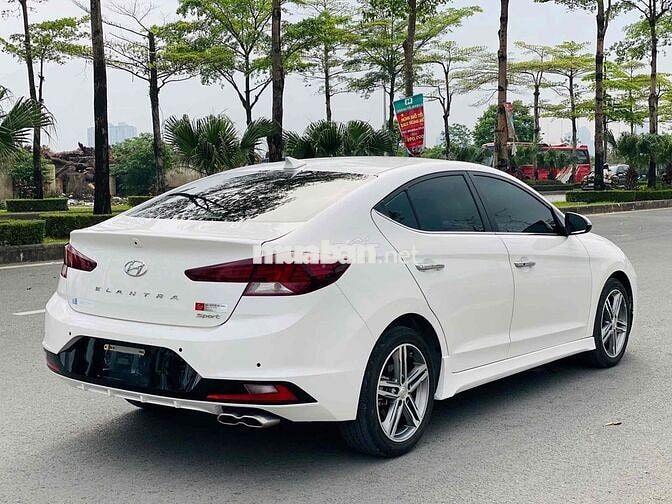 Hyundai Elantra Trắng Sedan 2 Chỗ, Sản Xuất 2020