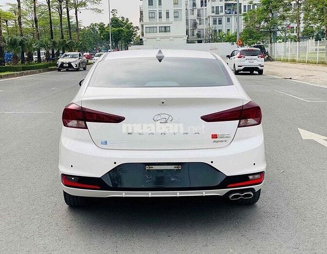 Hyundai Elantra Trắng Sedan 2 Chỗ, Sản Xuất 2020