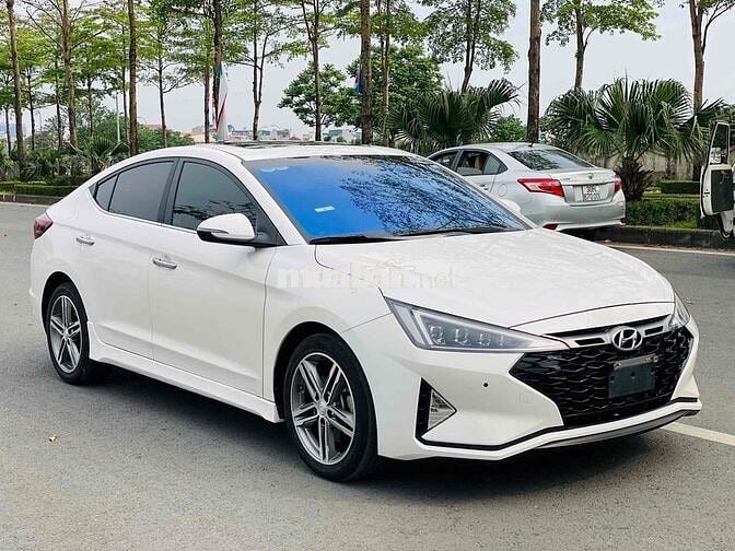 Hyundai Elantra Trắng Sedan 2 Chỗ, Sản Xuất 2020