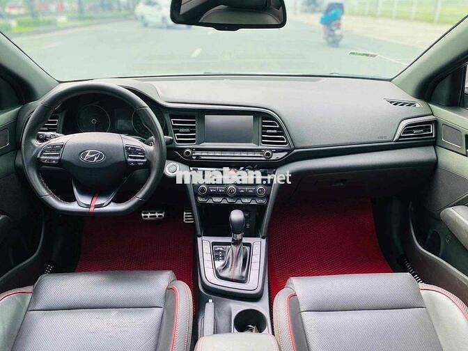 Hyundai Elantra Trắng Sedan 2 Chỗ, Sản Xuất 2020