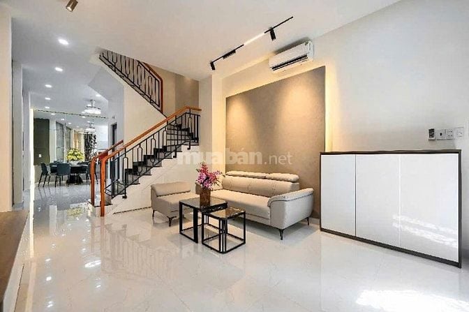Giá hủy diệt chỉ 1,380tỷ sở hữu căn Nguyễn Tiểu La p8 q10. DT 32m2