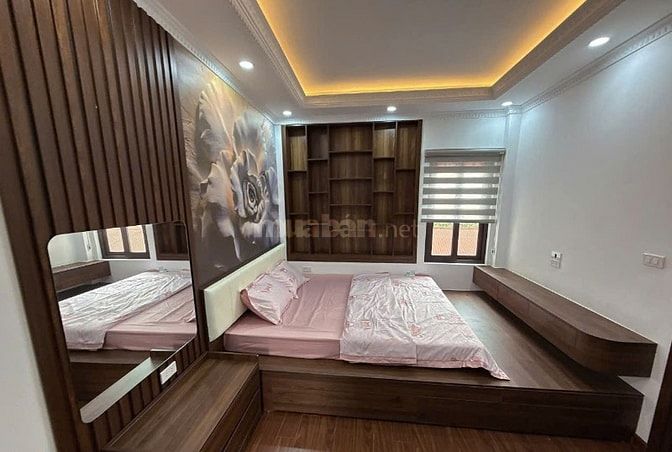 Bán nhà Phố Cầu Giấy, ô tô đỗ cổng, nhà ngõ riêng ,giá 8.5 tỷ