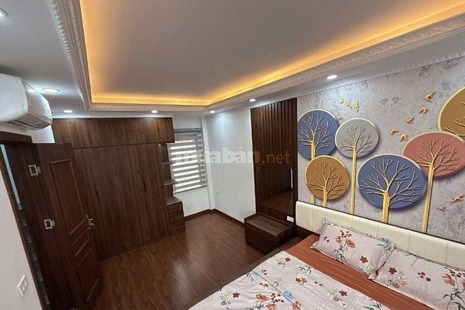 Bán nhà Phố Cầu Giấy, ô tô đỗ cổng, nhà ngõ riêng ,giá 8.5 tỷ