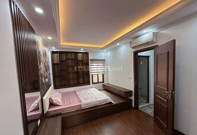 Bán nhà Phố Cầu Giấy, ô tô đỗ cổng, nhà ngõ riêng ,giá 8.5 tỷ
