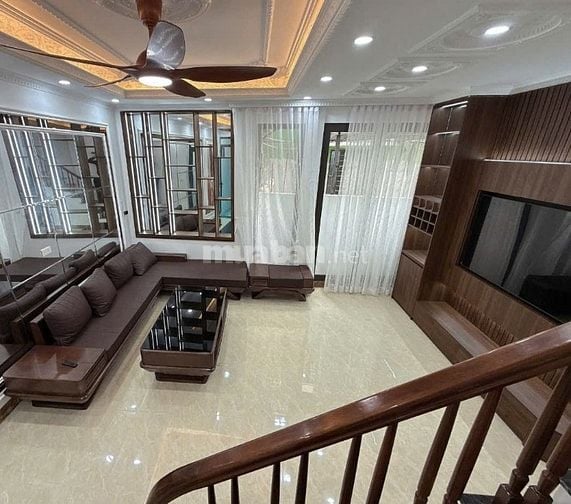 Bán nhà Phố Cầu Giấy, ô tô đỗ cổng, nhà ngõ riêng ,giá 8.5 tỷ