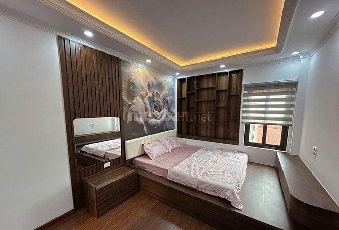 Bán nhà Phố Cầu Giấy, ô tô đỗ cổng, nhà ngõ riêng ,giá 8.5 tỷ