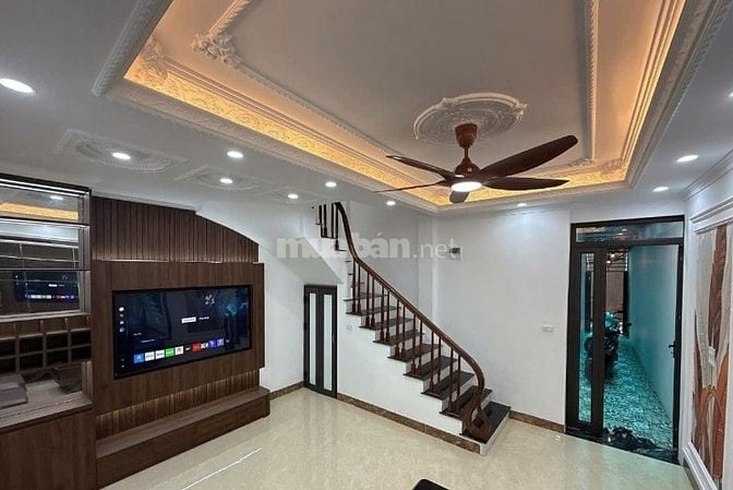 Bán nhà Phố Cầu Giấy, ô tô đỗ cổng, nhà ngõ riêng ,giá 8.5 tỷ