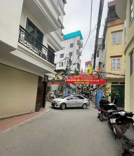 Bán nhà Phố Cầu Giấy, ô tô đỗ cổng, nhà ngõ riêng ,giá 8.5 tỷ
