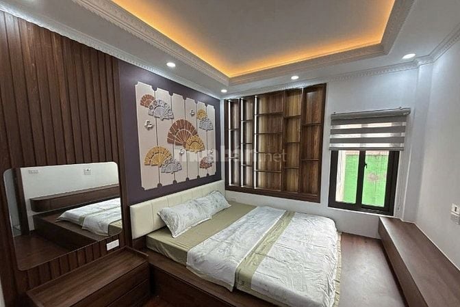 Bán nhà Phố Cầu Giấy, ô tô đỗ cổng, nhà ngõ riêng ,giá 8.5 tỷ