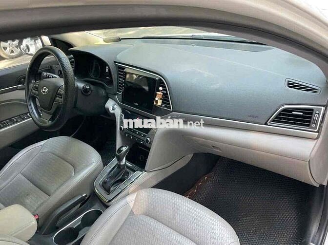 Hyundai Elantra 2017 2.0 AT - 95000 km