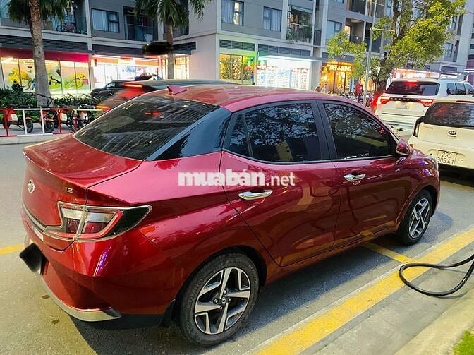 Xe chính chủ i10 sedan 1.2 AT đỏ - 2023