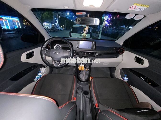 Xe chính chủ i10 sedan 1.2 AT đỏ - 2023