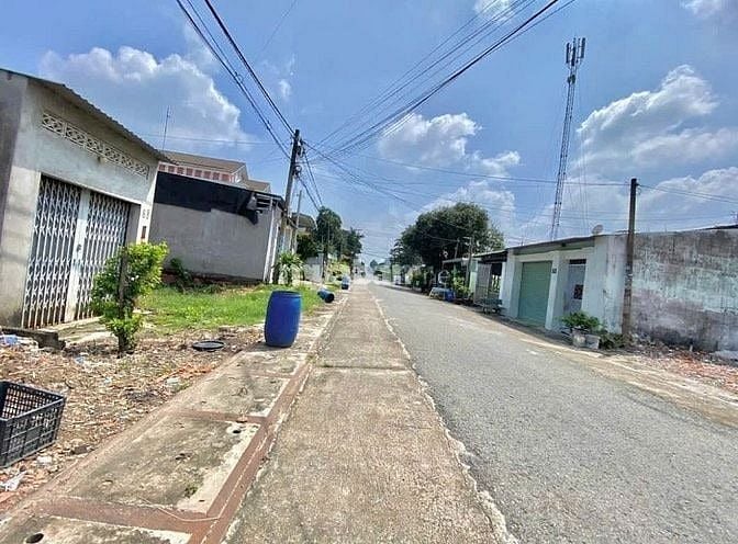 Phước Vĩnh An đường Trần Văn Trẩm 5x36 ( 180m2 ) SHR Giá 630 Triệu!