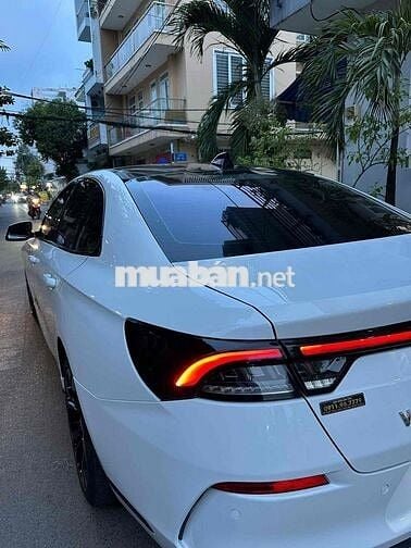 VinFast Lux A2.0 2021 2.0 AT - 50000 km