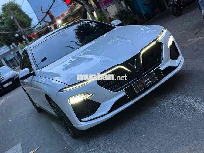 VinFast Lux A2.0 2021 2.0 AT - 50000 km
