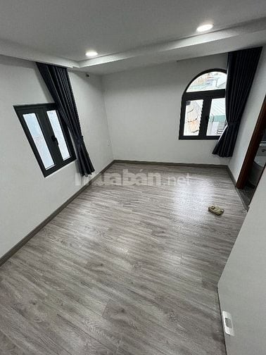 Nhà kiên cố 2 ngay trung tâm quận 1 giá rẻ 