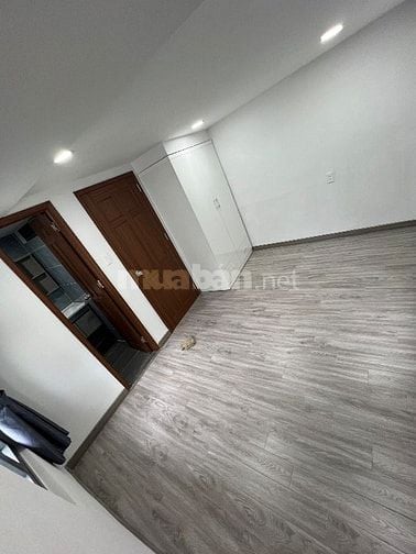 Nhà kiên cố 2 ngay trung tâm quận 1 giá rẻ 
