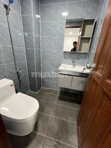 Nhà kiên cố 2 ngay trung tâm quận 1 giá rẻ 