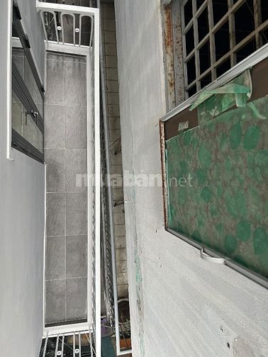 Nhà kiên cố 2 ngay trung tâm quận 1 giá rẻ 