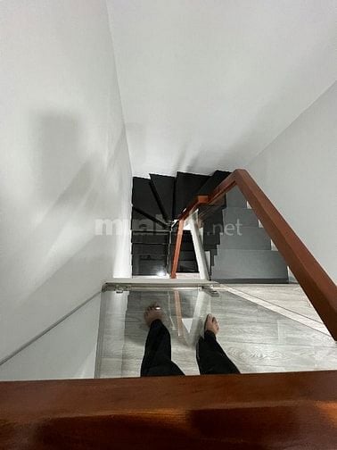 Nhà kiên cố 2 ngay trung tâm quận 1 giá rẻ 