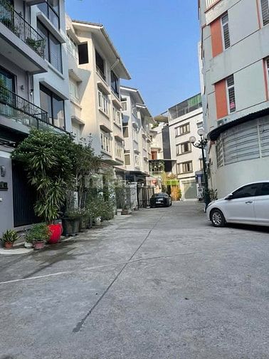 Bán Nhà Phân Lô Lạc Long Quân - Trích Sài . DT 62 m2, Lo Góc . Giá 21ỷ