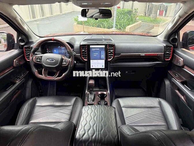 Everest Ambient lên Full Đồ Xe Bán Tại Hãng Ford