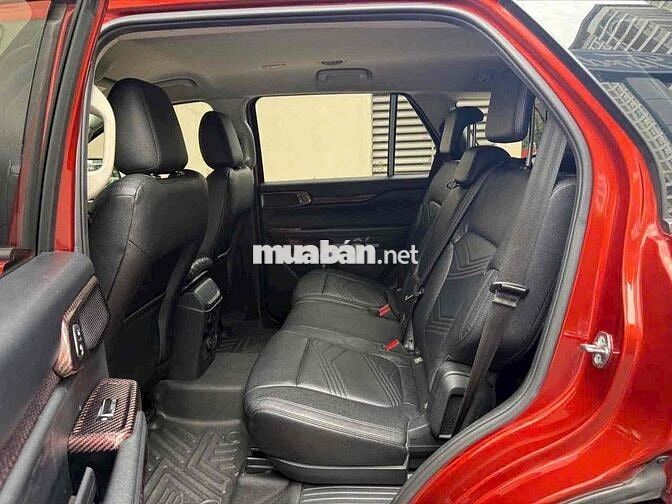Everest Ambient lên Full Đồ Xe Bán Tại Hãng Ford