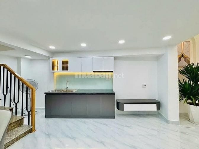Kẹt tiền bán gấp nhà Huỳnh Văn Bánh, Phú Nhuận. Giá 3,29 tỷ/60m2, HXH
