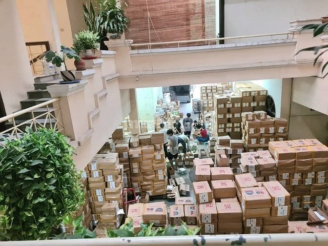 Tuyển lao động phổ thông Bốc vác, giao hàng, đóng hàng sáchNam và Nữ