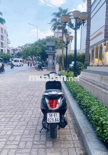 Attila Elizabeth Fi 2013 BsThànhPhố Giấy Tờ Đầy Đu