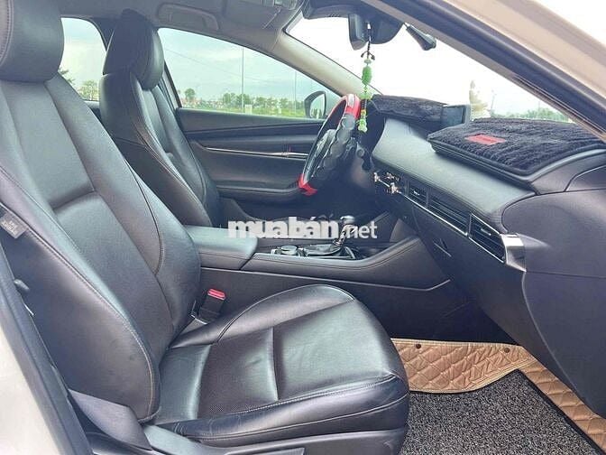 Mazda 3 2022 1.5L Luxury - 460000 km